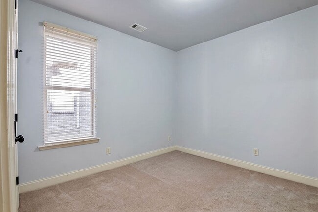 Building Photo - Looking for one-level living in one of Chelsea’s most-loved communities!