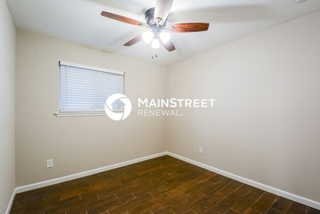 Building Photo - 4 Bedroom Pet-Friendly Home in FLORISSANT,...