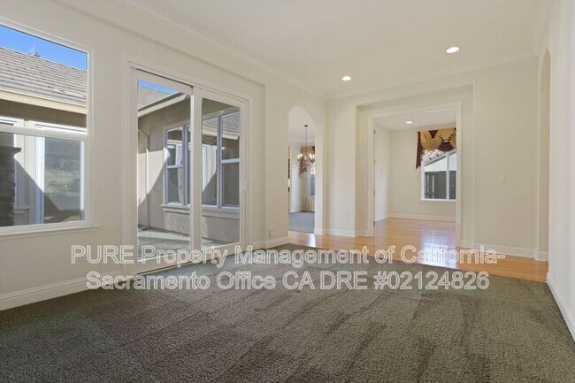Building Photo - 1143 Bevinger Dr