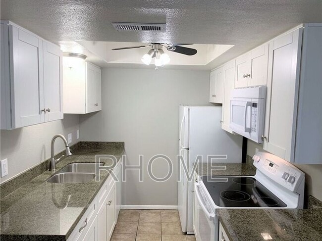 Building Photo - 430 3335 S