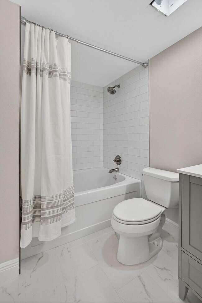 Building Photo - 246 Seabreeze Cir