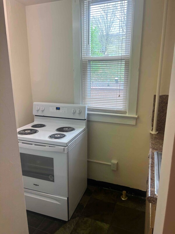 Building Photo - 1047 Penn St