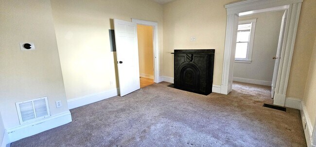 Building Photo - 33 Pine St