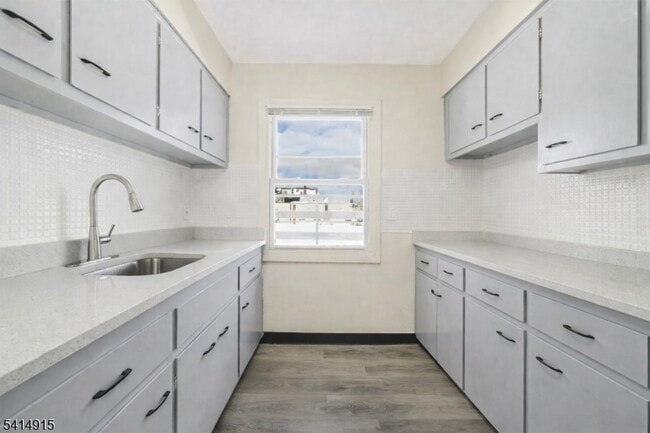 Building Photo - 207 Park Ave