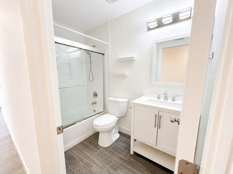 Building Photo - 30020 Santa Cecilia Dr