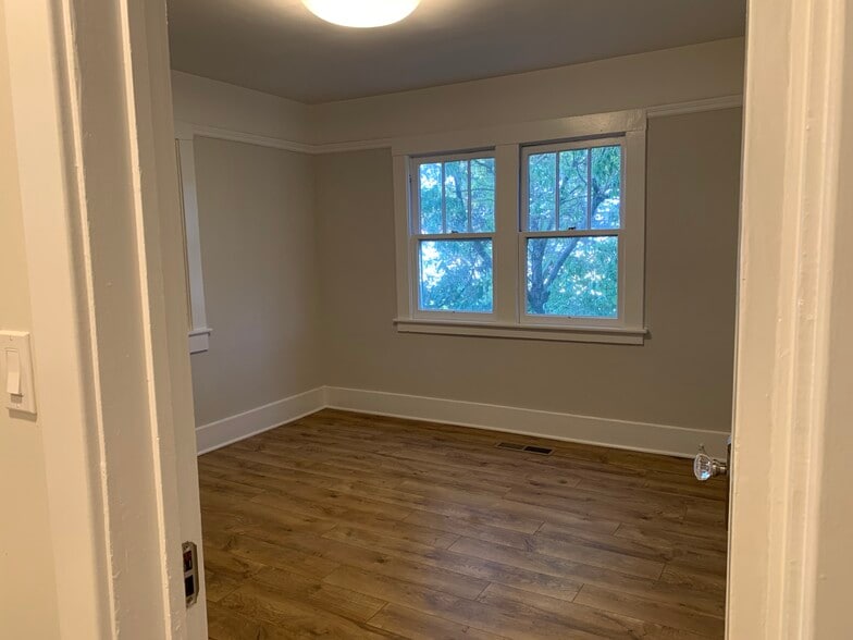 Building Photo - 923 Bridgeway