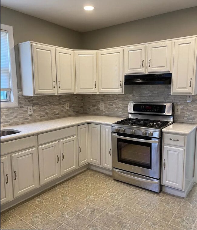 Building Photo - 6 Burke St