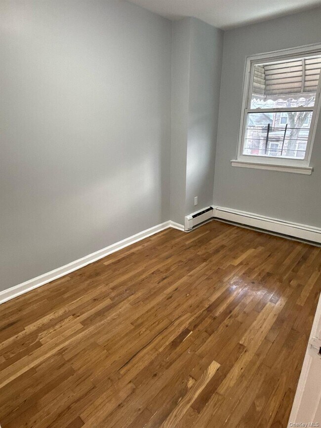 Building Photo - 841 E 216th St