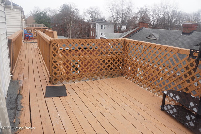 Building Photo - 226 W Burnett Ave