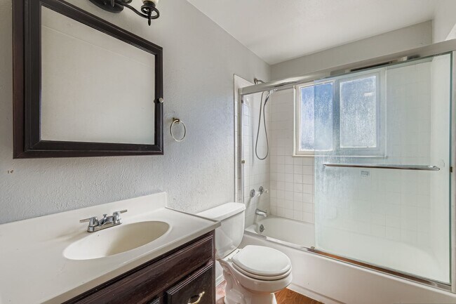 Building Photo - 529 Corte Amino