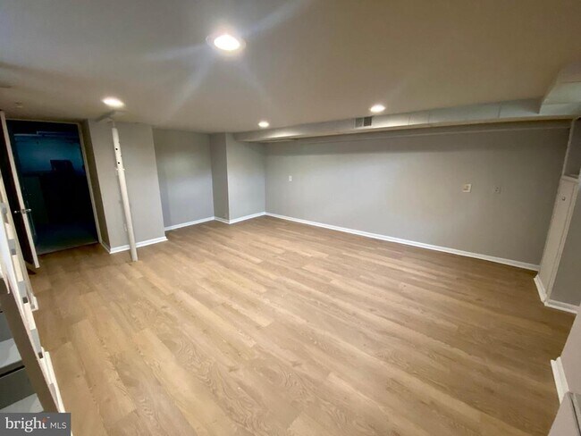 Building Photo - 404 New Rd