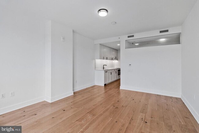 Building Photo - 1211 Van St SE