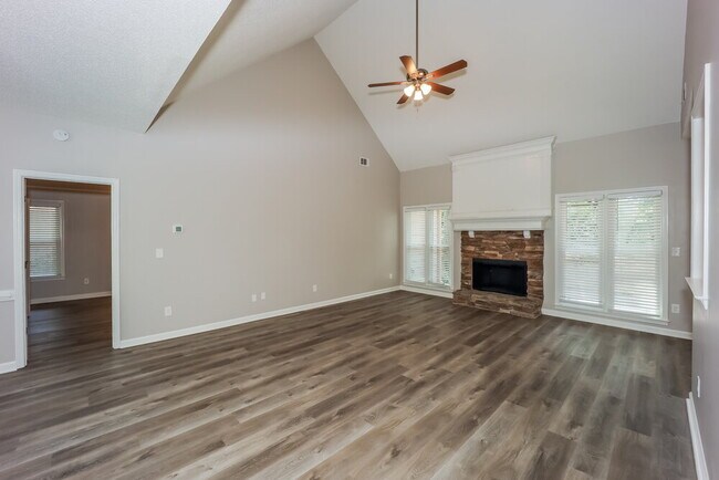 Building Photo - 12 Sleepy Hollow Ct