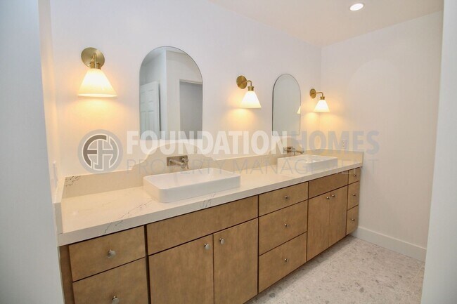 Building Photo - Remodeled Luxury Mill Valley Retreat - FOU...
