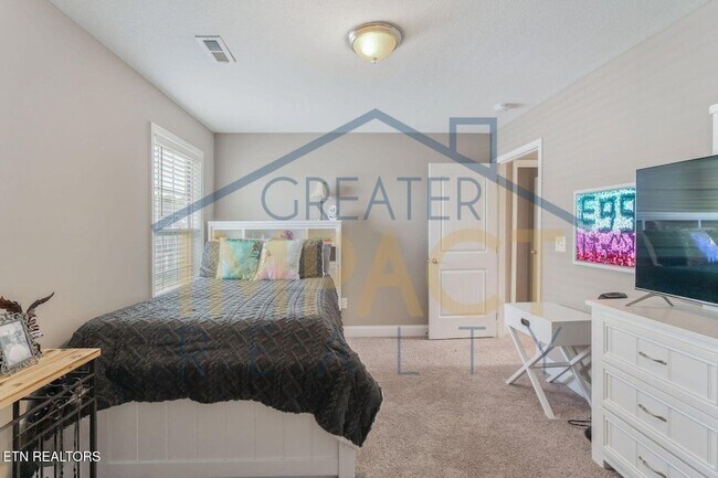 Building Photo - 129 Hackberry St