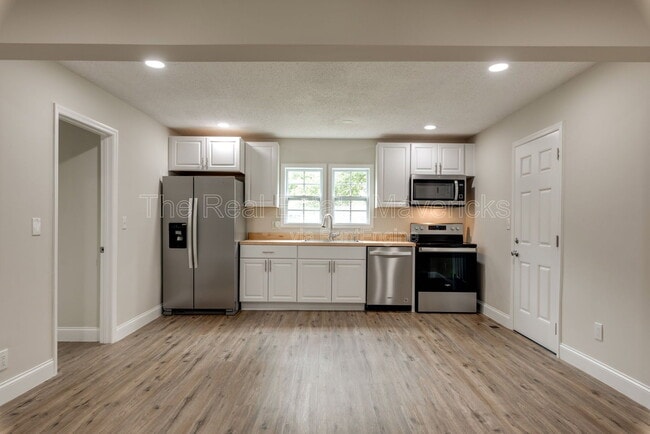 Building Photo - 1104 Indian Ave