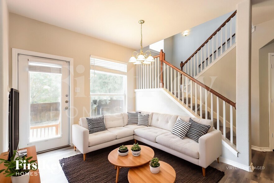 Building Photo - 1910 Mountain Star