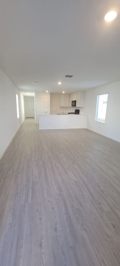 Building Photo - NEWLY BUILT 3 bedroom 2.5 Bath single fami...