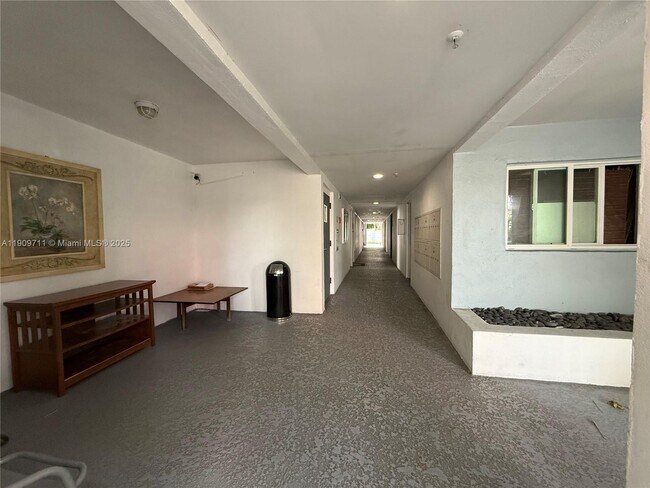 Building Photo - 2920 SW 28th Terrace