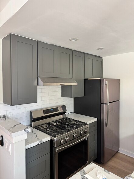 Building Photo - 2670 Lake Ave