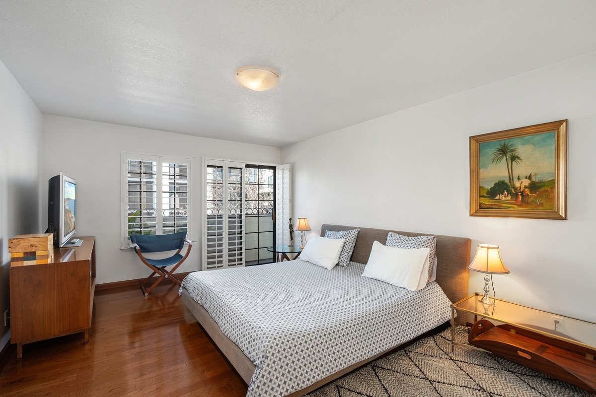 Master Bedroom - 432 S Hamel Rd