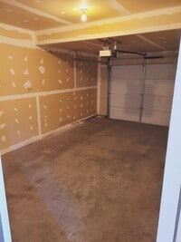 Building Photo - Bright & Convenient Townhouse Living!
