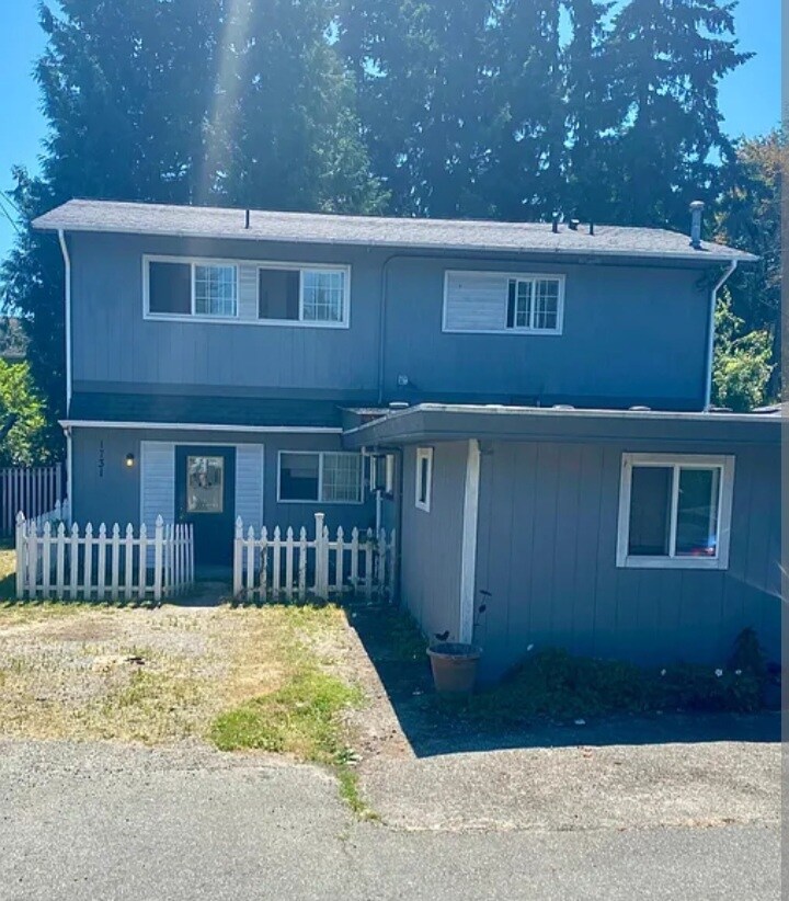 Building Photo - 1731 NE Northgate Way