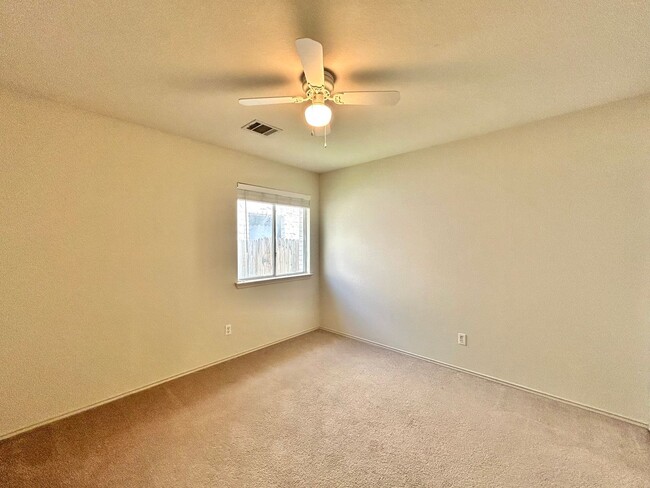 Building Photo - Charming 3/BR 2/BA One-Level Home with Fen...