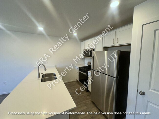 Building Photo - Move-in Discount!!! 3 Bedroom 2 bath with Garage- Townhouse
