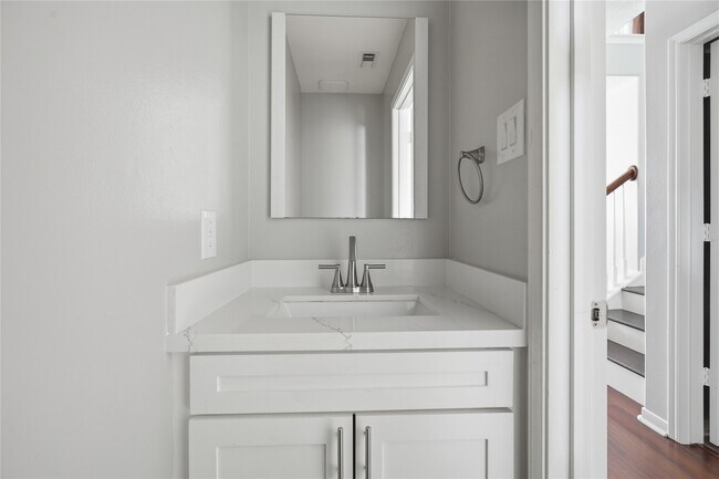 Building Photo - 2605 Los Alamos Cir
