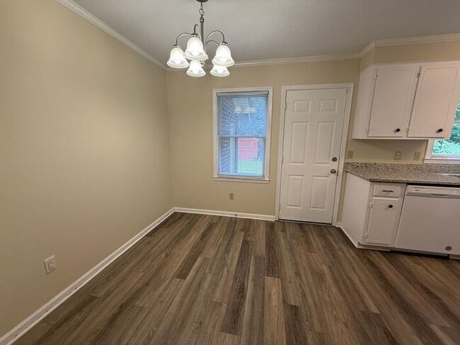 Building Photo - Two story duplex home! feels private like ...