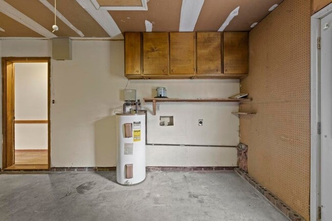 Building Photo - Cul-de-Sac Homesite! Tons of Room!