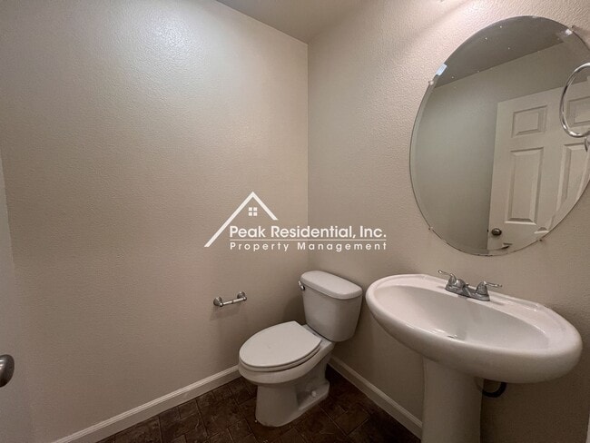 Building Photo - Beautiful 4bd/2.5ba Folsom Home with 2 Car Garage!