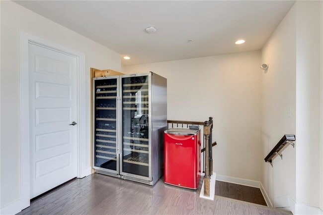 Building Photo - 842 Stonehill Ln