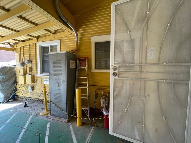 Building Photo - Gorgeous 2-bedroom house for rent! Best De...