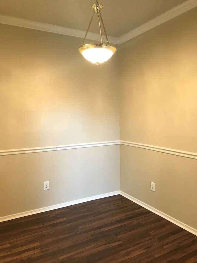 Building Photo - Awesome 1/1 in Great Location