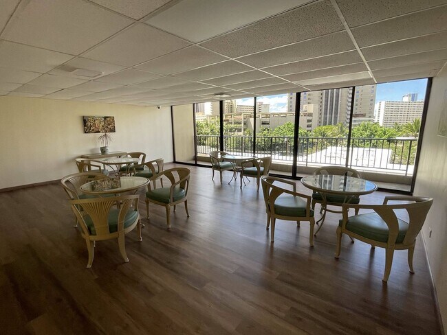 Building Photo - Waikiki, Pet Friendly. Central AC