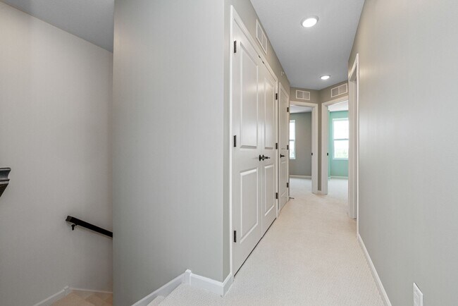 Building Photo - 848 Woodlawn Ave