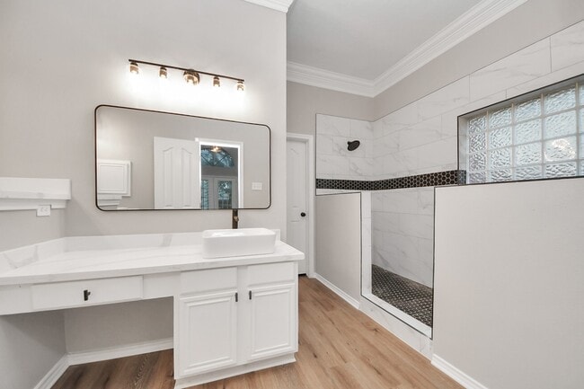 Building Photo - 1410 Long View Dr