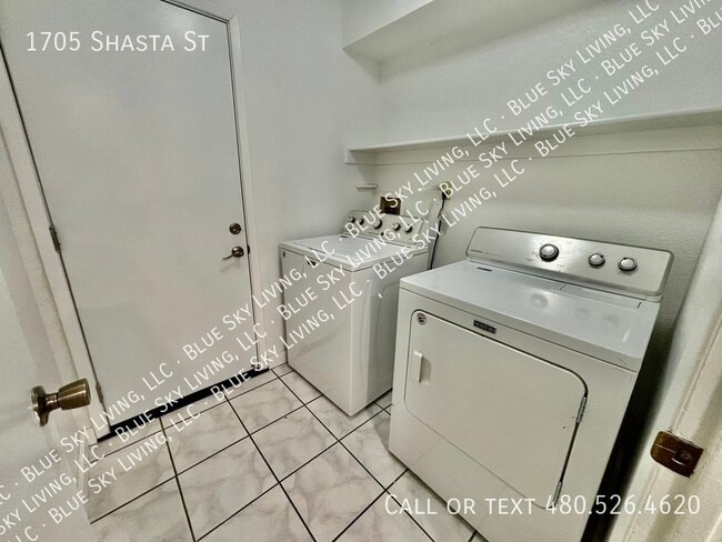 Building Photo - 1705 Shasta St