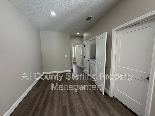 Building Photo - 1418 SE Magnolia Loop