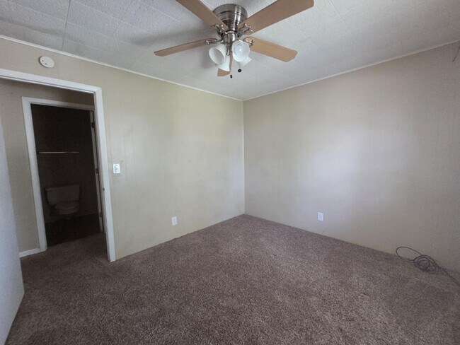 Building Photo - Single Family Home
