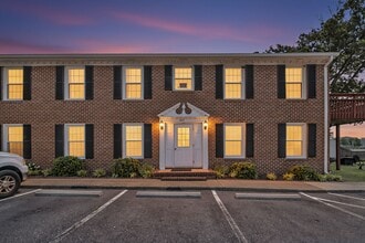 Building Photo - 405 Erle Crescent