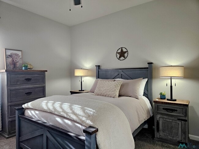 Building Photo - 510 W Dallas Ave