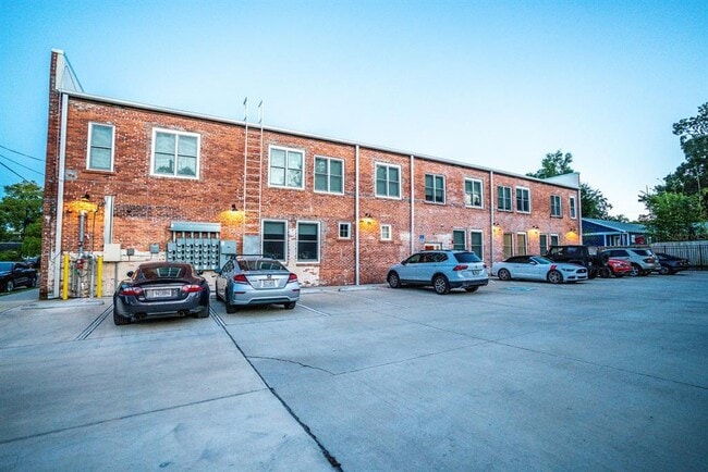 Building Photo - 3108 N Jefferson St