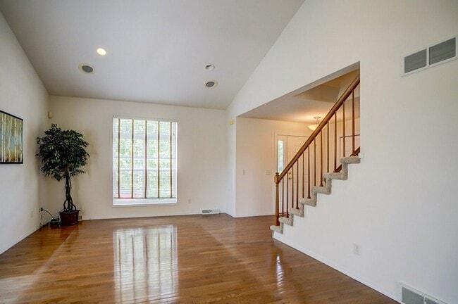 Building Photo - 1237 Jasmine Dr