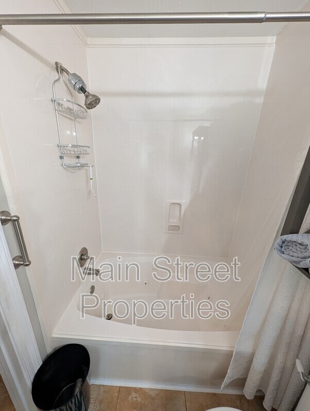 Building Photo - 14100 River Rd