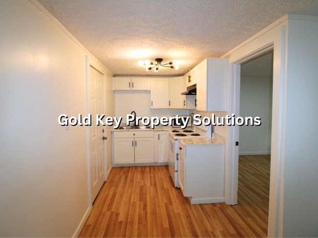Building Photo - Cute 2 BR 1 BA House in Muncie with Fenced...