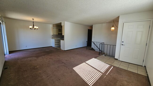Building Photo - Condo with Garage, Private Patio & Unfinished Basement
