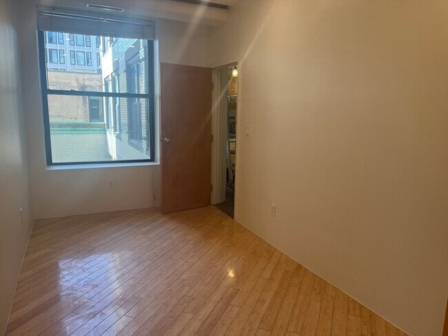 Building Photo - 449-463-463 Washington St